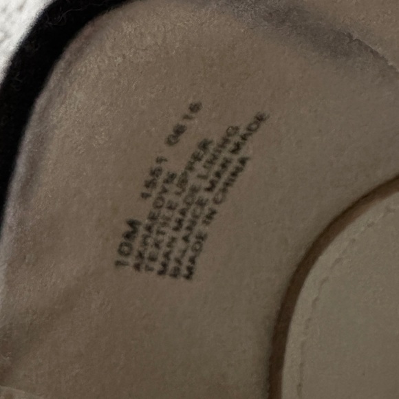 Stunning Anne Klein Black Velvet size 10 Dress shoe with Elegant block heel - Picture 6 of 8